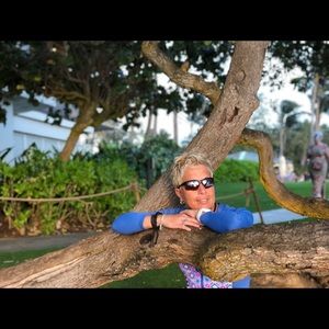 Meet your Posher, Elisa